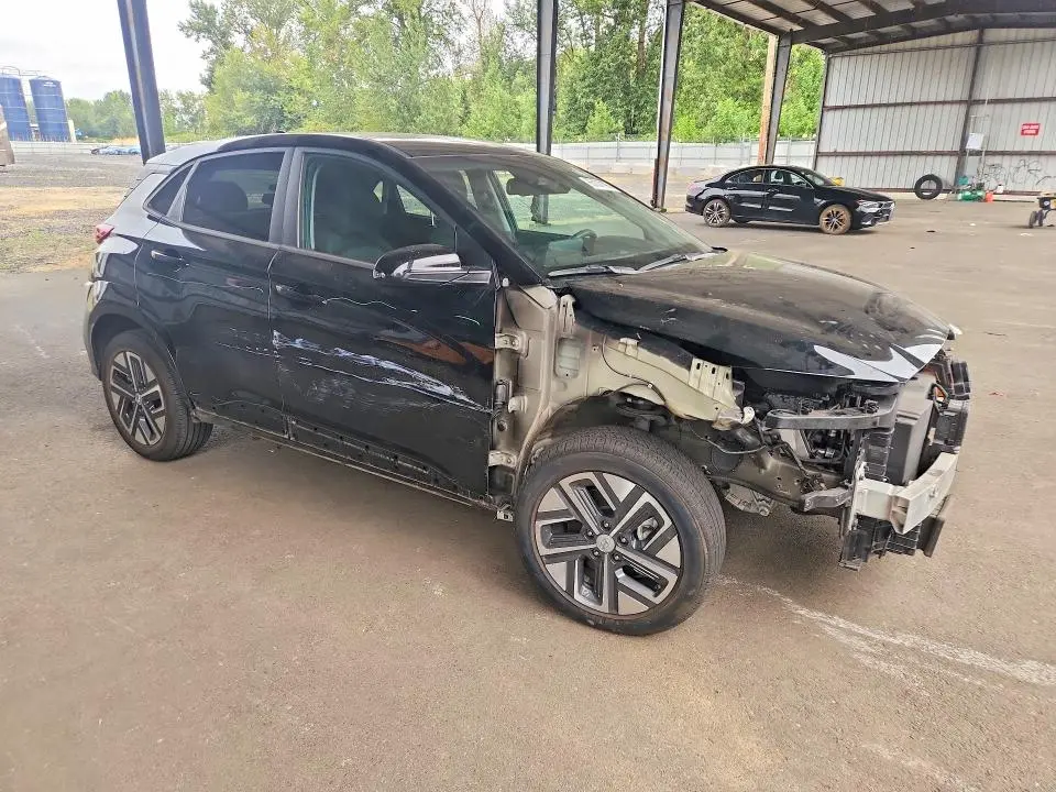 2023 HYUNDAI KONA SE  