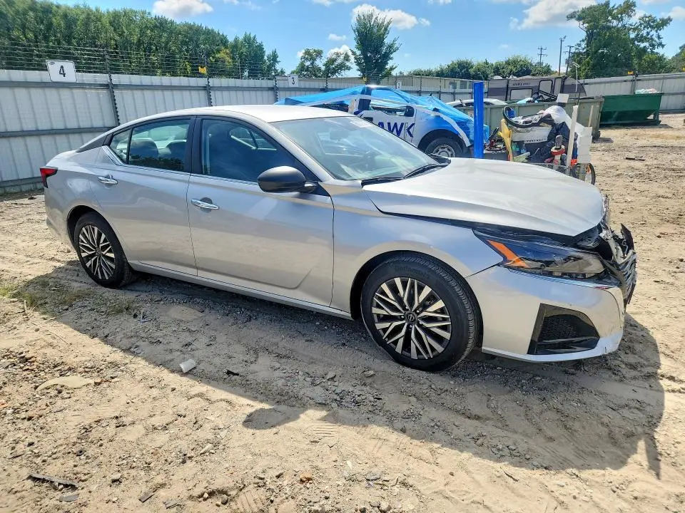 2024 NISSAN ALTIMA SV  