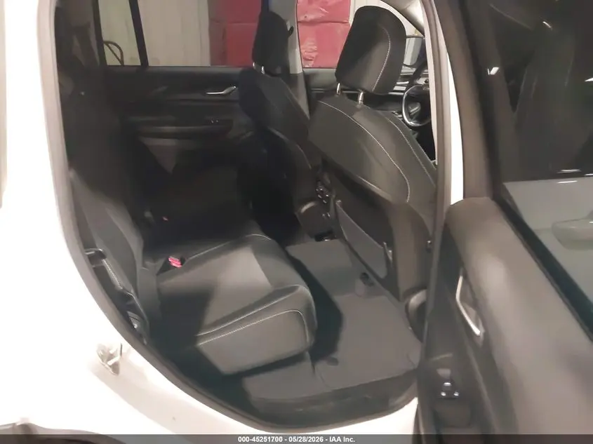 2023 JEEP GRAND CHEROKEE LAREDO 4X4