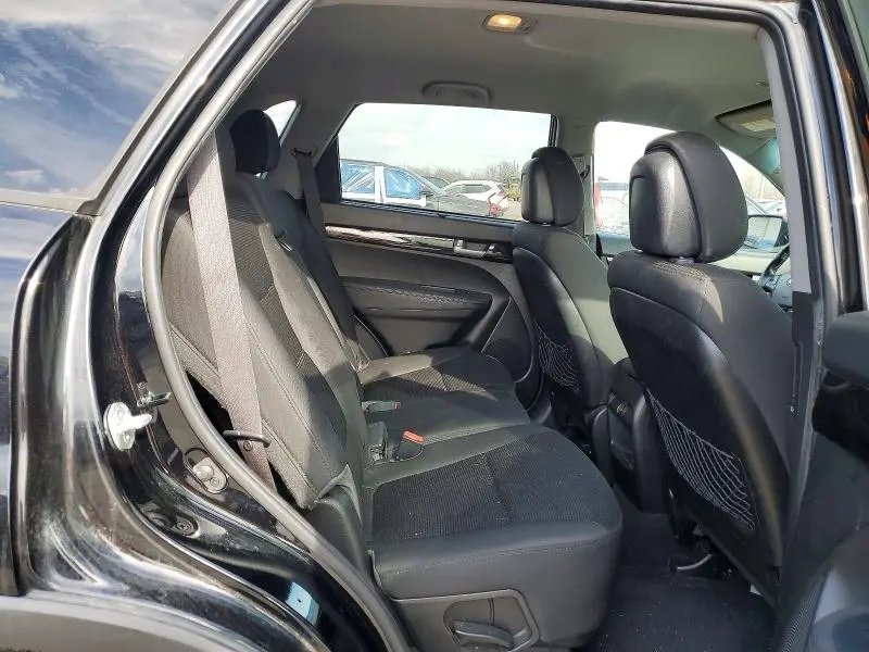 2015 KIA SORENTO LX  