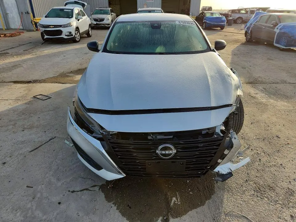 2024 NISSAN ALTIMA SV  
