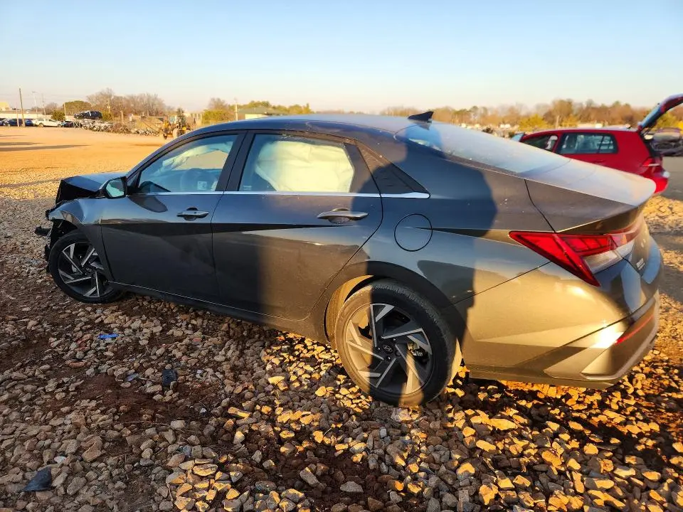 2024 HYUNDAI ELANTRA SEL  
