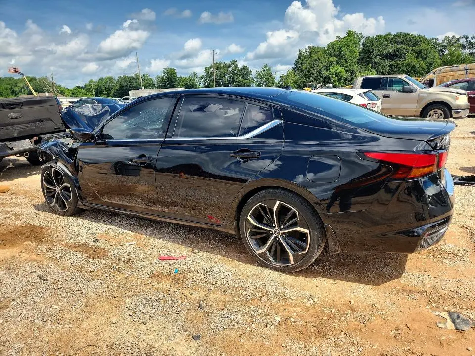 2023 NISSAN ALTIMA SR  