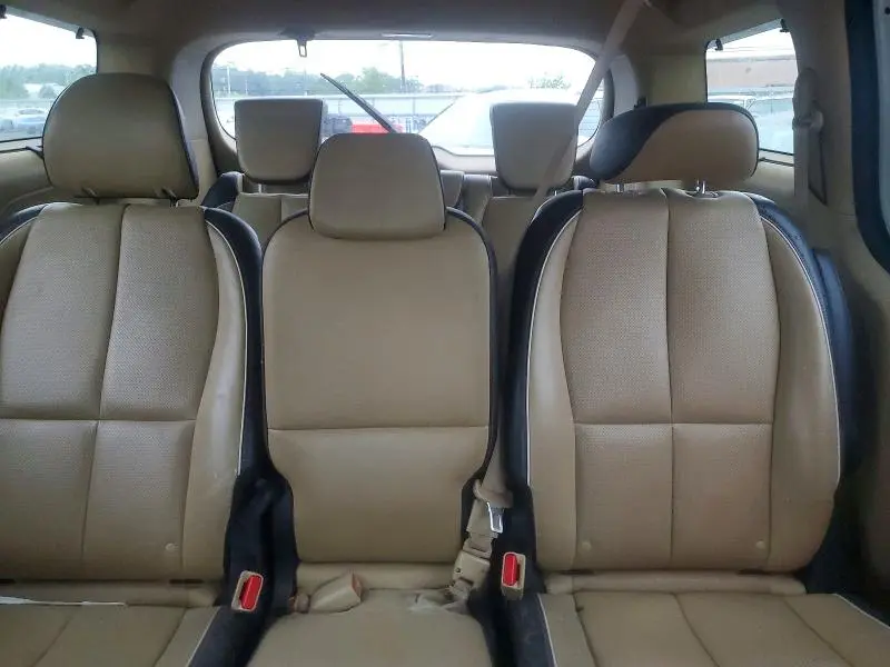 2017 KIA SEDONA LX  