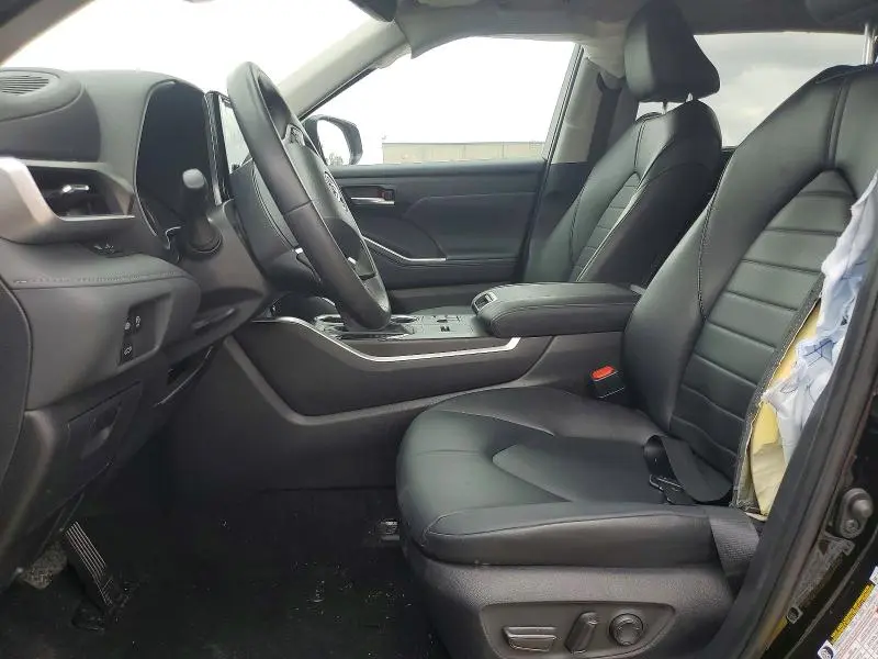 2025 TOYOTA HIGHLANDER XLE  