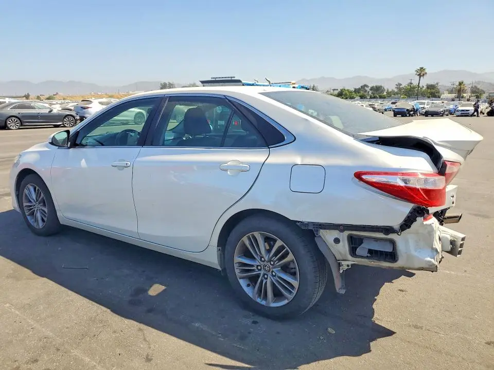 2016 TOYOTA CAMRY SE  