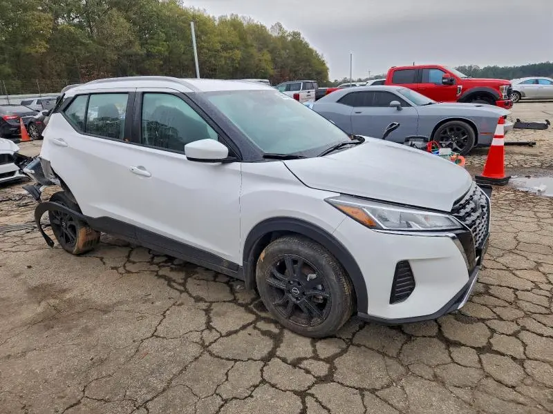 2024 NISSAN KICKS SV  