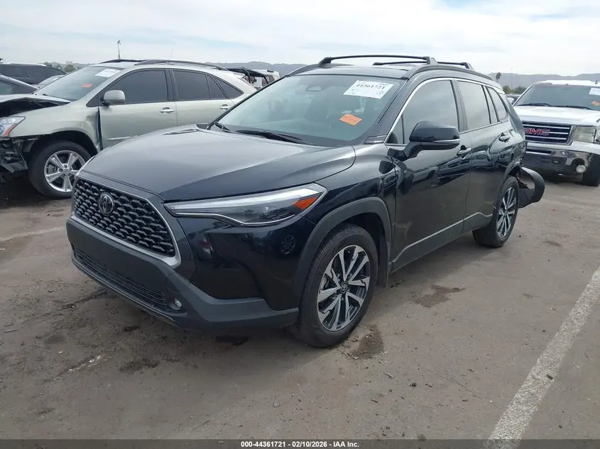 2024 TOYOTA COROLLA CROSS XLE