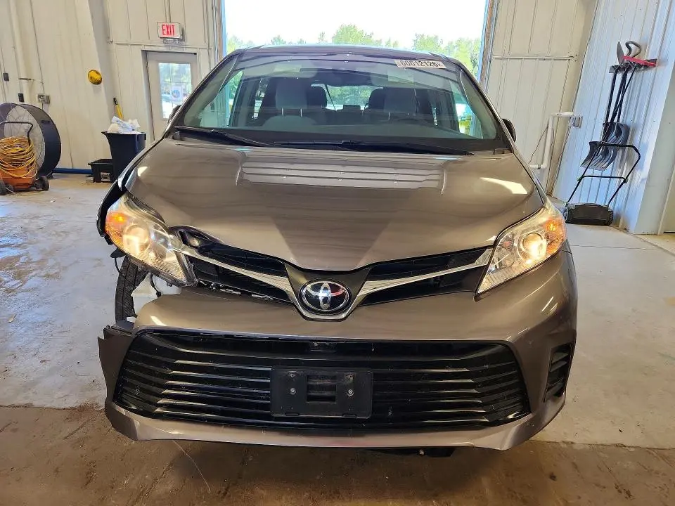 2020 TOYOTA SIENNA LE  