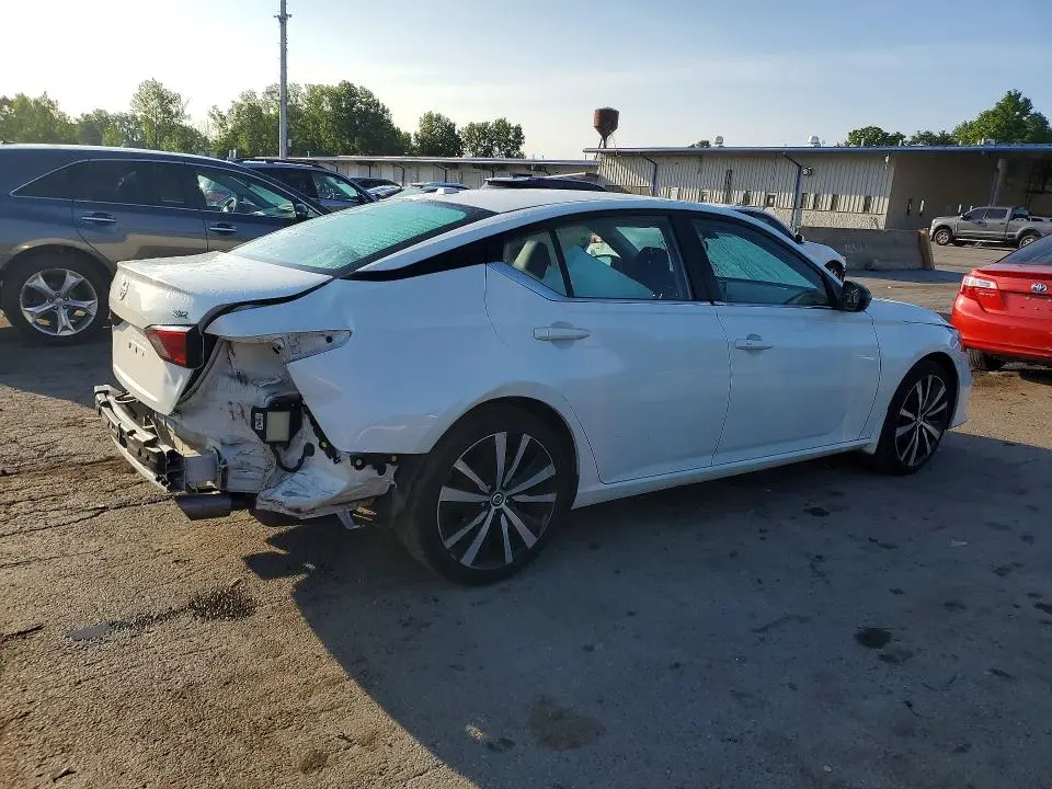 2021 NISSAN ALTIMA SR  