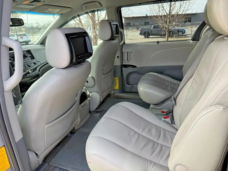 2011 TOYOTA SIENNA LE  