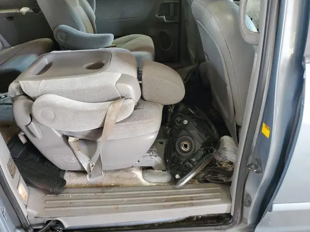 2010 TOYOTA SIENNA CE