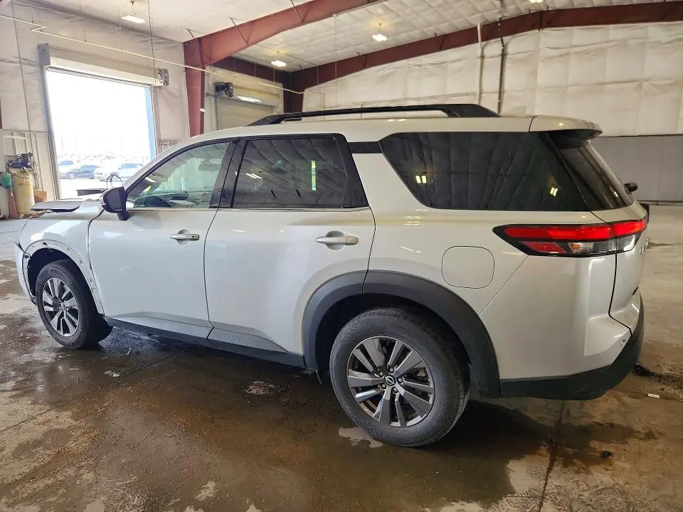 2022 NISSAN PATHFINDER SV  