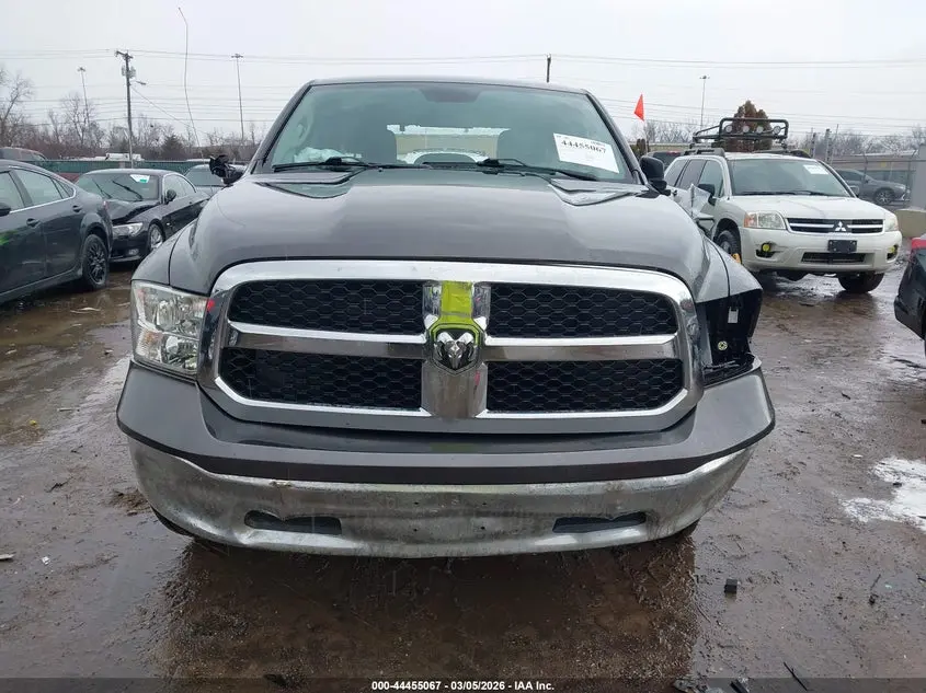 2017 RAM 1500 SLT  4X4 5'7 BOX
