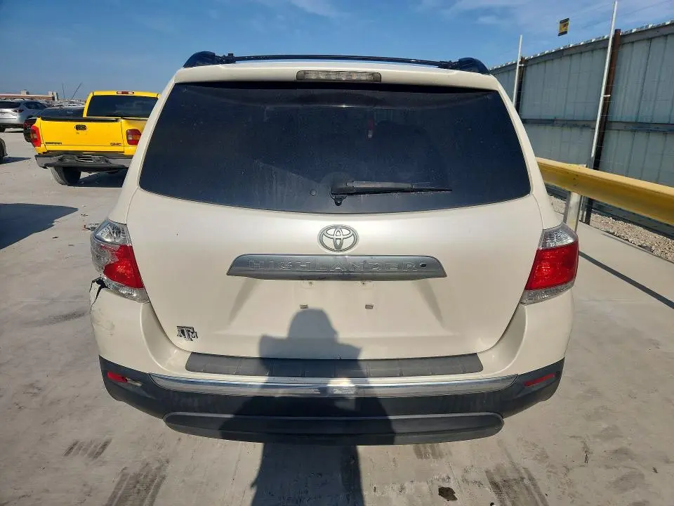 2013 TOYOTA HIGHLANDER PLUS  