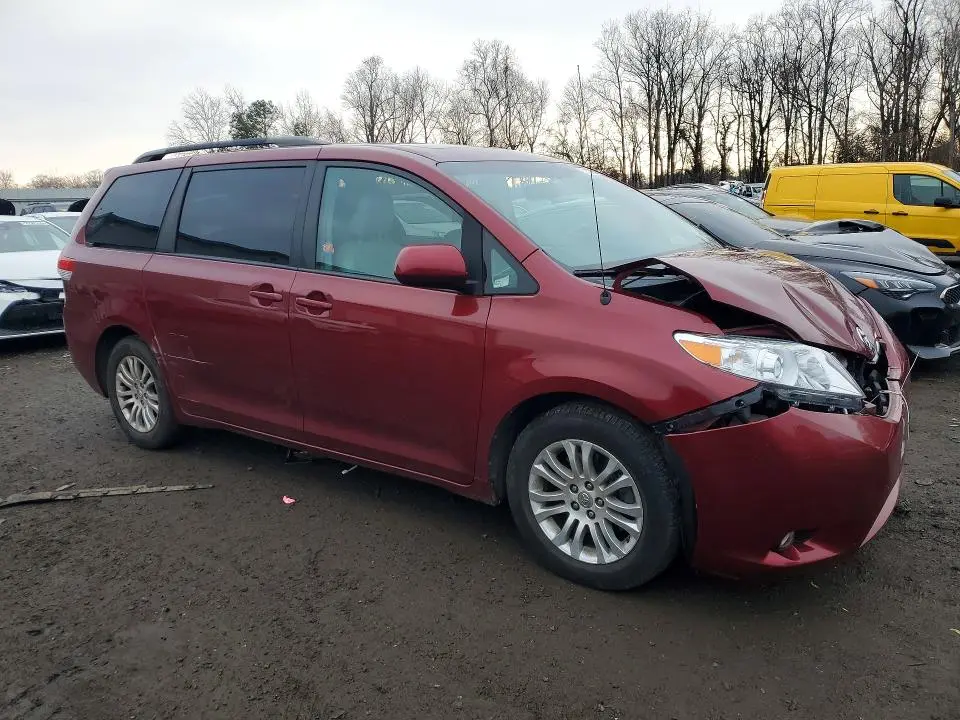 2012 TOYOTA SIENNA XLE  