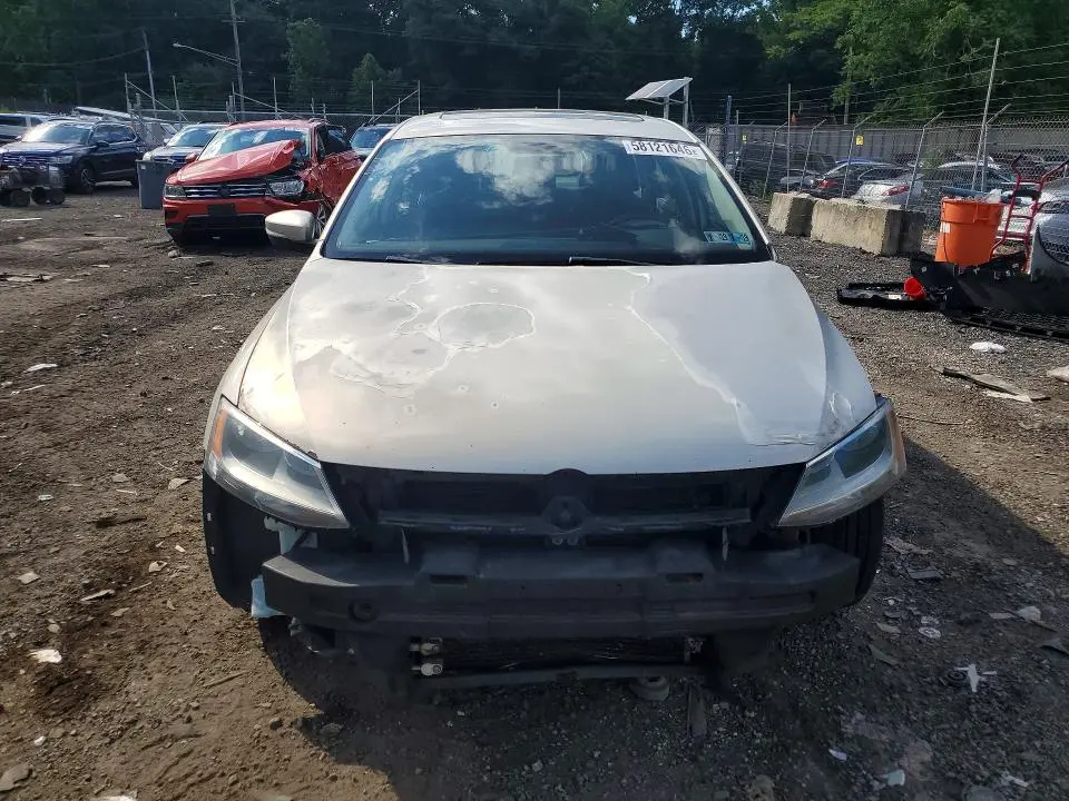 2011 VOLKSWAGEN JETTA SE  