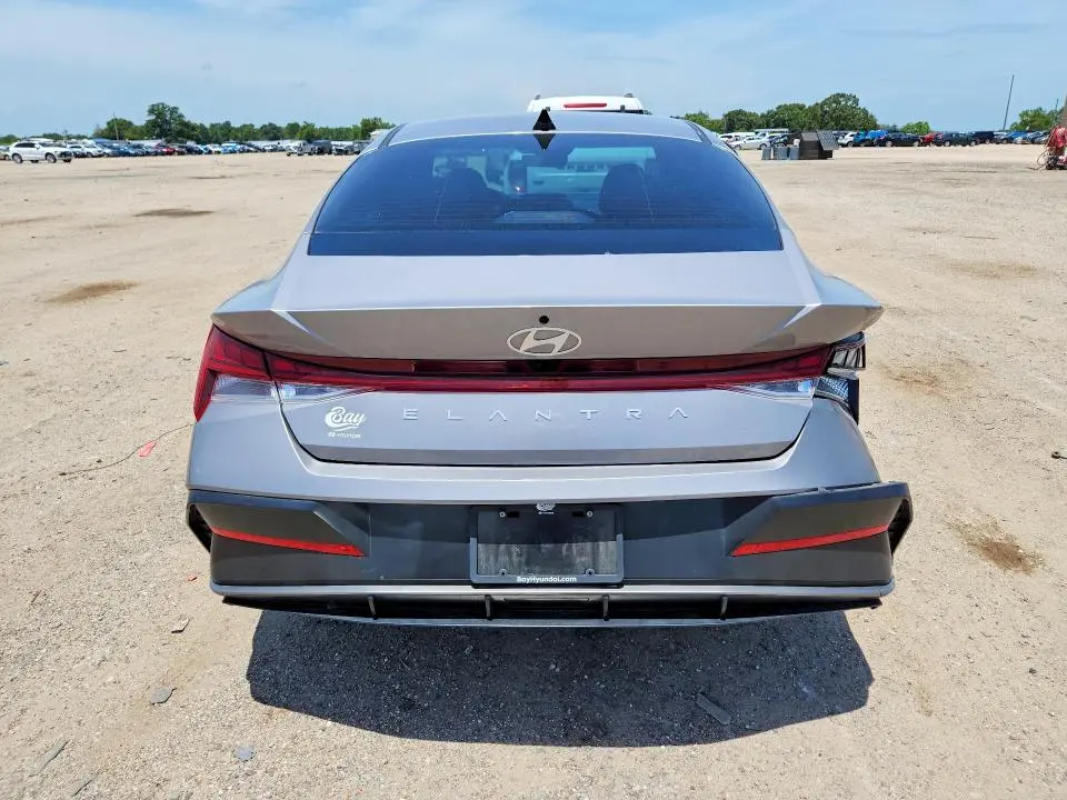 2025 HYUNDAI ELANTRA SEL  