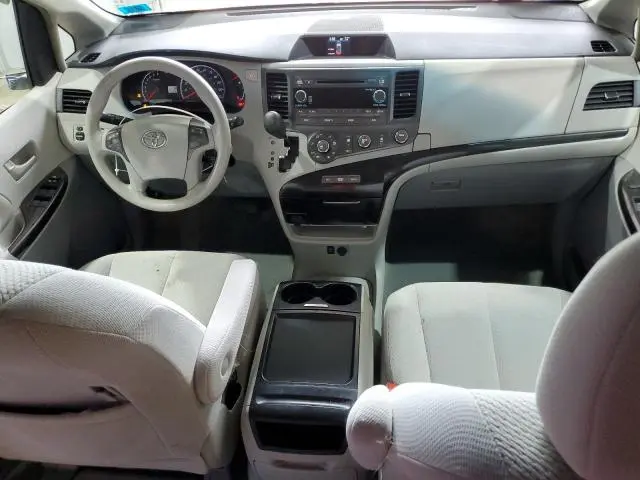 2011 TOYOTA SIENNA LE