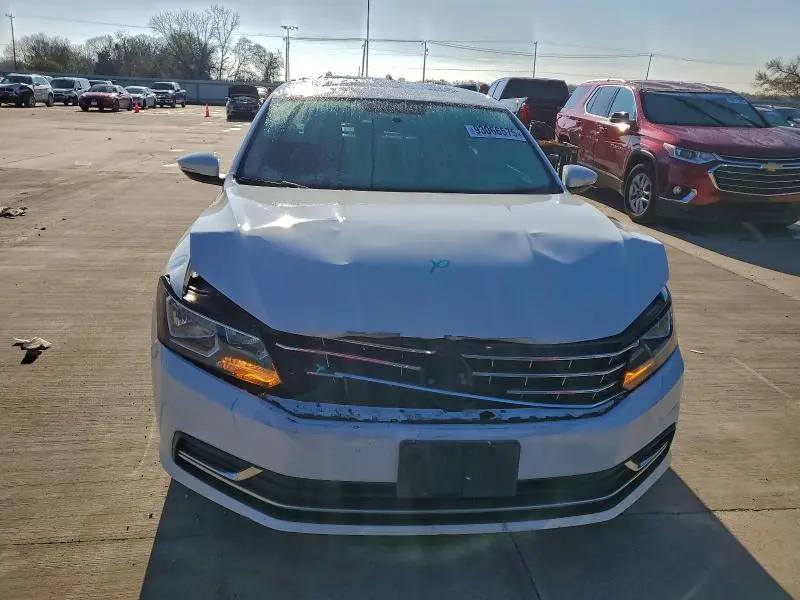 2016 VOLKSWAGEN PASSAT SE  