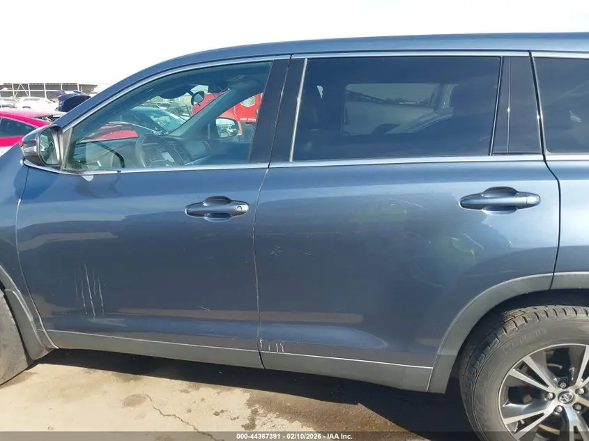2019 TOYOTA HIGHLANDER LE