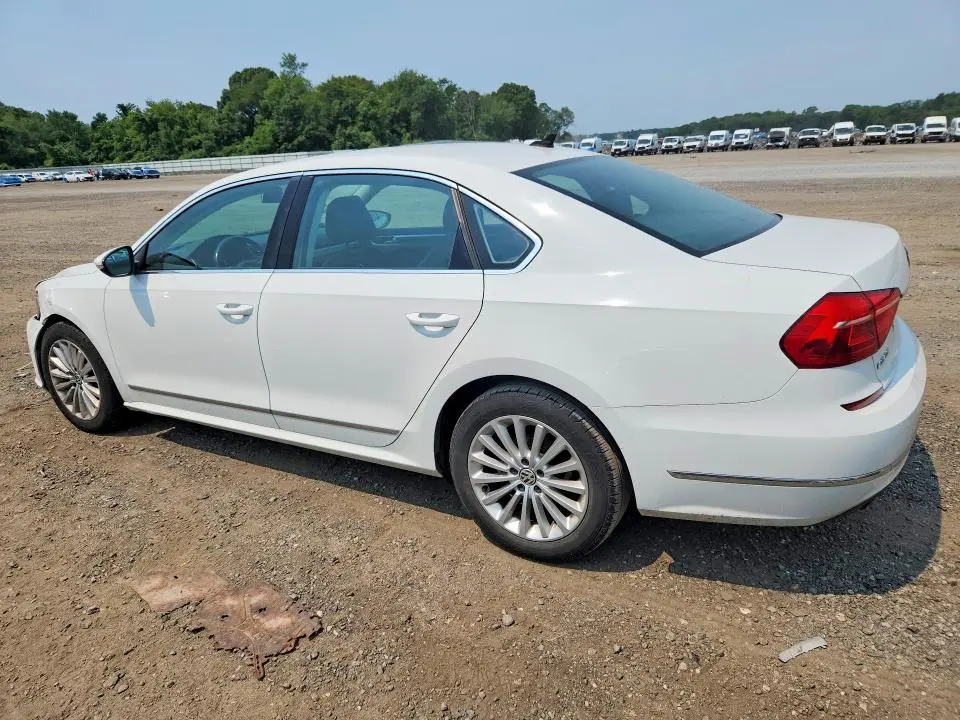 2016 VOLKSWAGEN PASSAT SE  