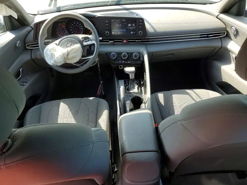 2022 HYUNDAI ELANTRA SE  