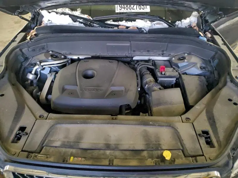 2020 VOLVO XC90 T6 MOMENTUM  