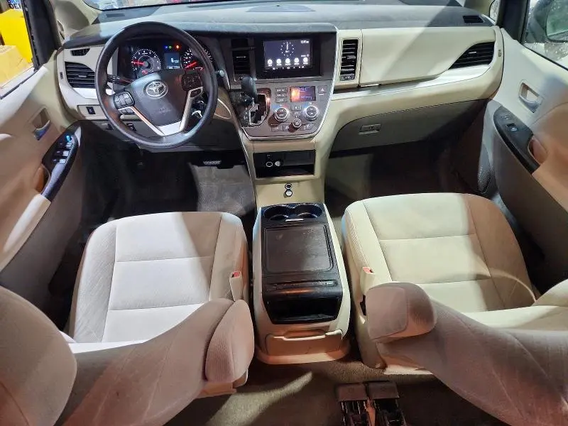 2017 TOYOTA SIENNA LE  