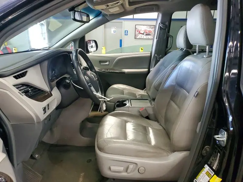 2017 TOYOTA SIENNA XLE 8-PASSENGER  