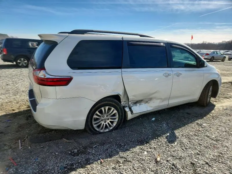 2017 TOYOTA SIENNA   