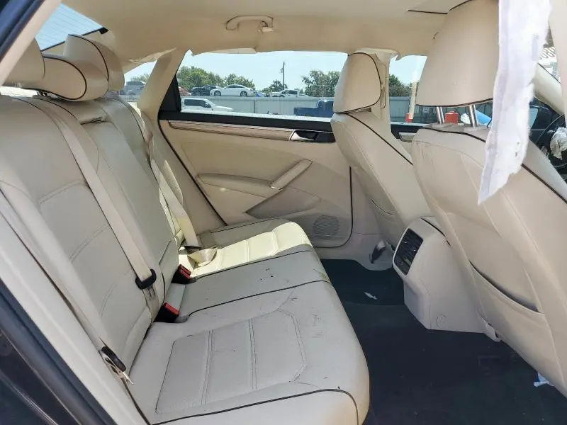 2018 VOLKSWAGEN PASSAT SE  