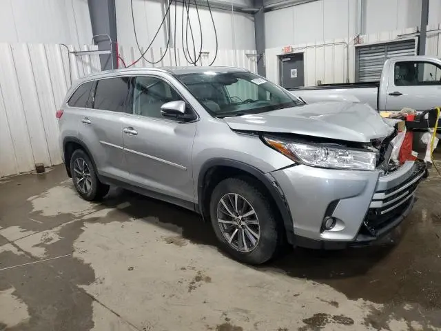 2019 TOYOTA HIGHLANDER SE  
