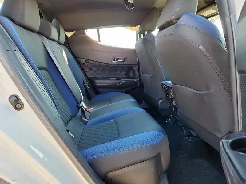 2021 TOYOTA C-HR XLE  