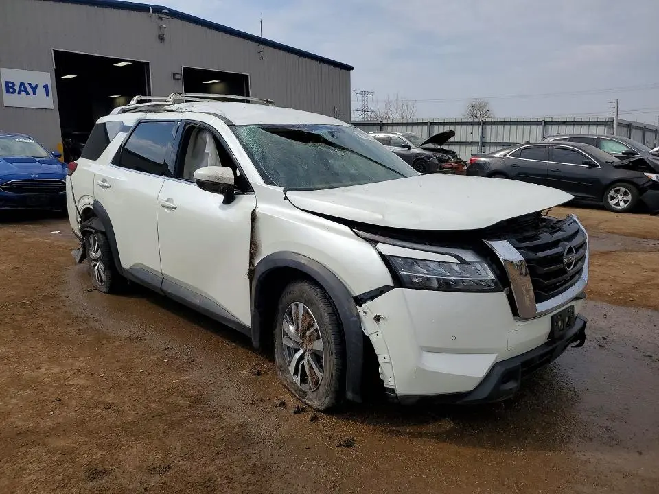 2024 NISSAN PATHFINDER SL  