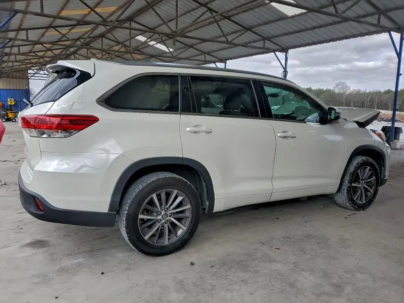 2018 TOYOTA HIGHLANDER SE  