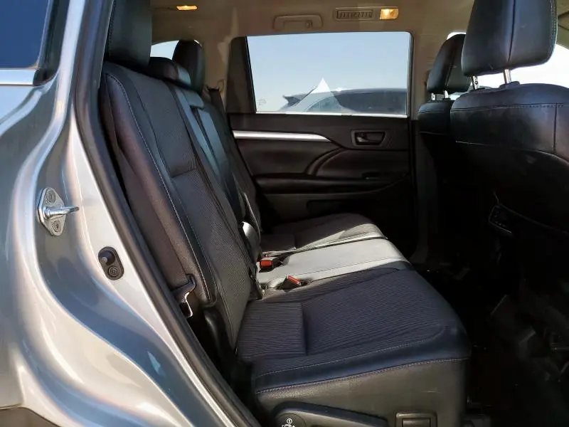 2019 TOYOTA HIGHLANDER LE  