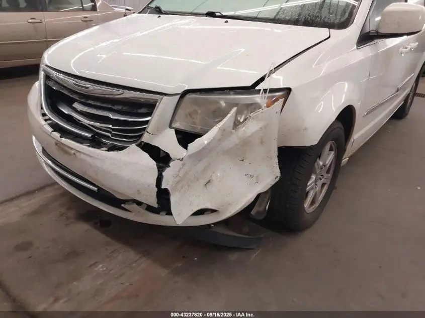 2011 CHRYSLER TOWN & COUNTRY TOURING