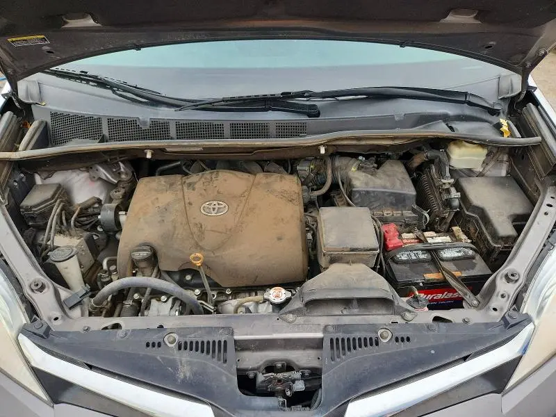 2018 TOYOTA SIENNA LE  