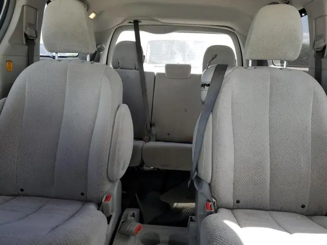 2011 TOYOTA SIENNA LE  