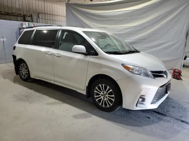 2019 TOYOTA SIENNA XLE  