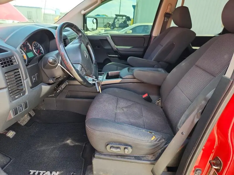 2011 NISSAN TITAN SV  