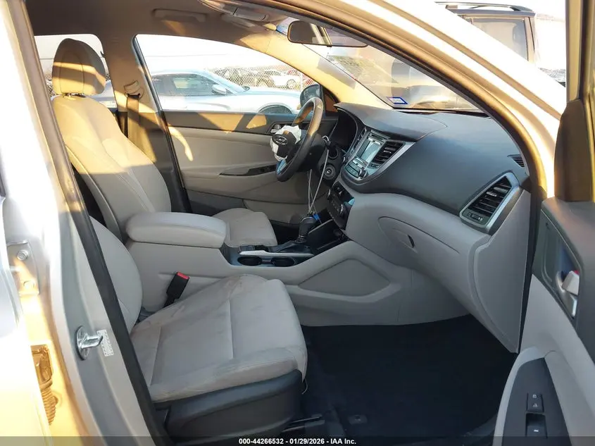 2018 HYUNDAI TUCSON SE