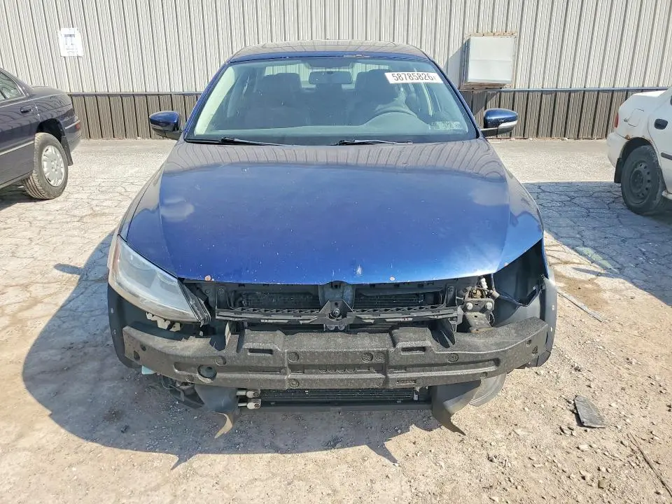 2011 VOLKSWAGEN JETTA SE  