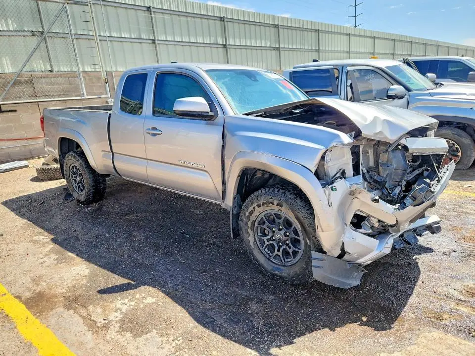 2020 TOYOTA TACOMA SR5 V6  