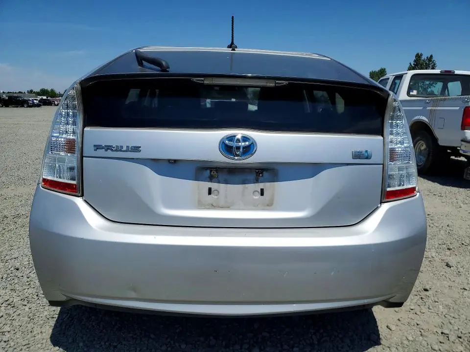 2010 TOYOTA PRIUS III  