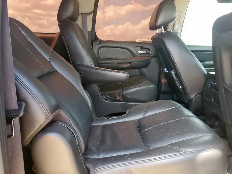 2011 CHEVROLET SUBURBAN C1500 LT  