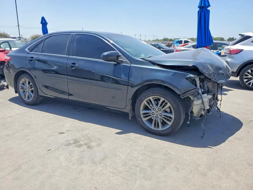 2015 TOYOTA CAMRY SE  