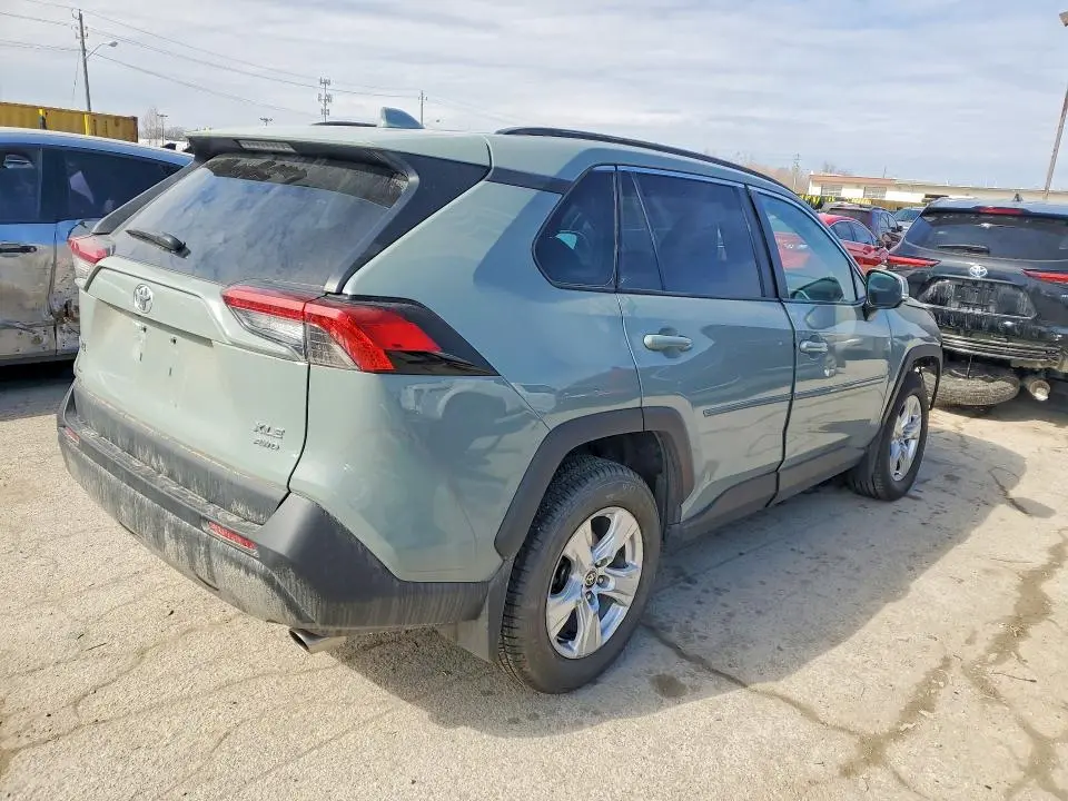 2021 TOYOTA RAV4 XLE  