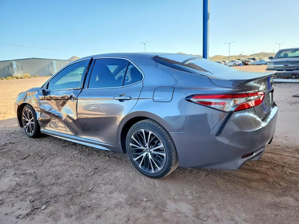 2018 TOYOTA CAMRY SE  